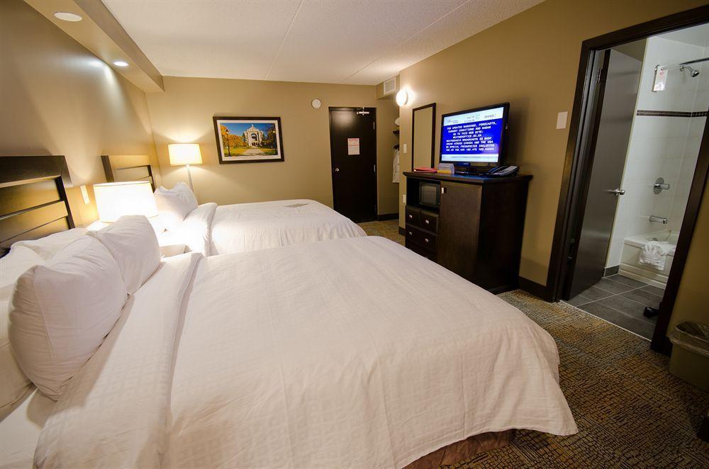 Express By Canad Inns Winnipeg Exteriör bild