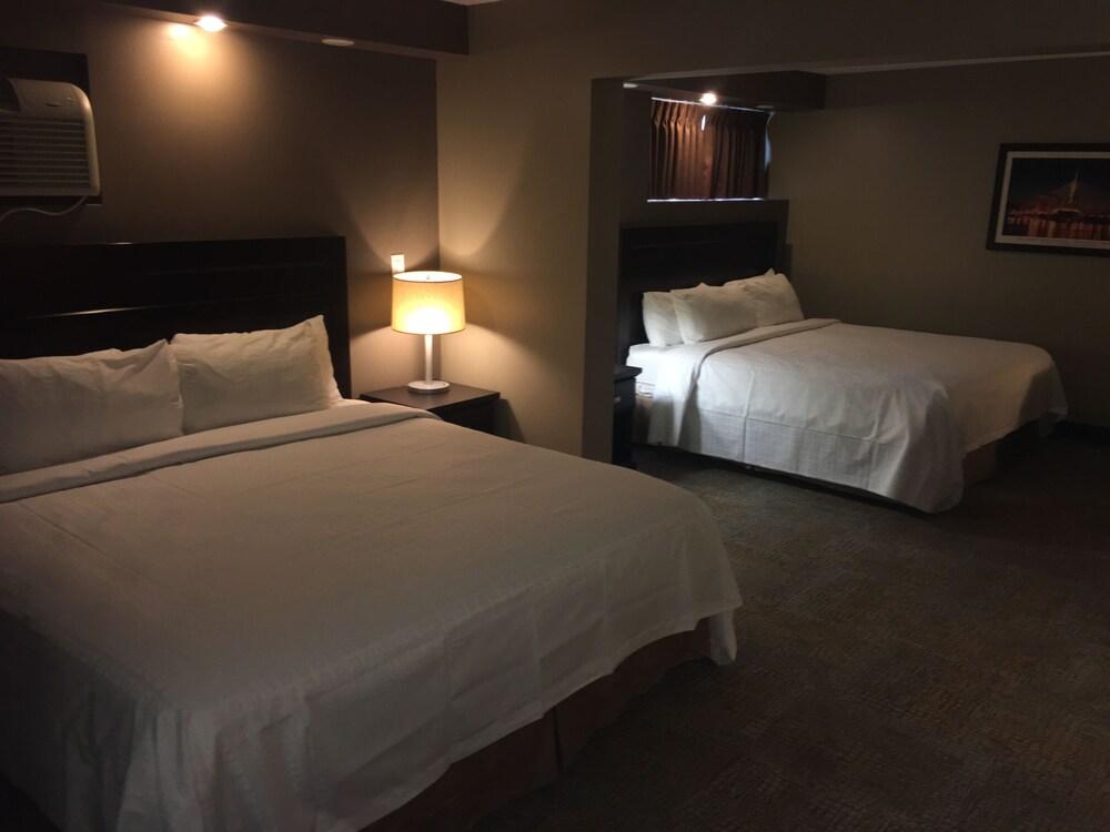 Express By Canad Inns Winnipeg Exteriör bild