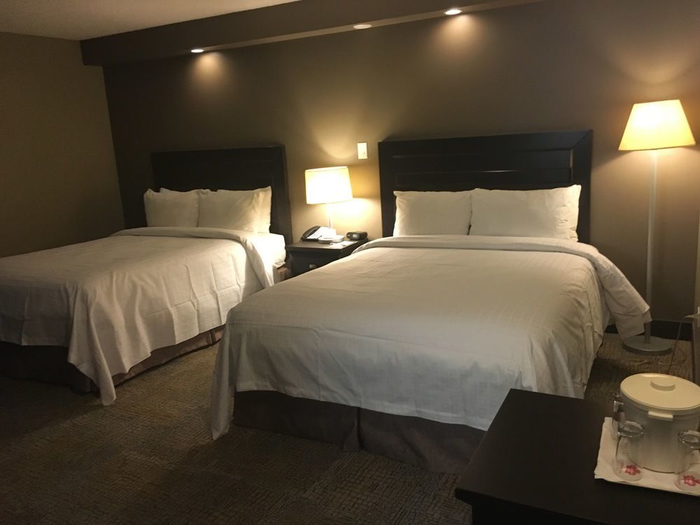 Express By Canad Inns Winnipeg Exteriör bild