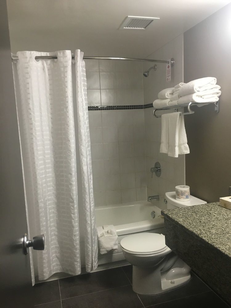 Express By Canad Inns Winnipeg Exteriör bild